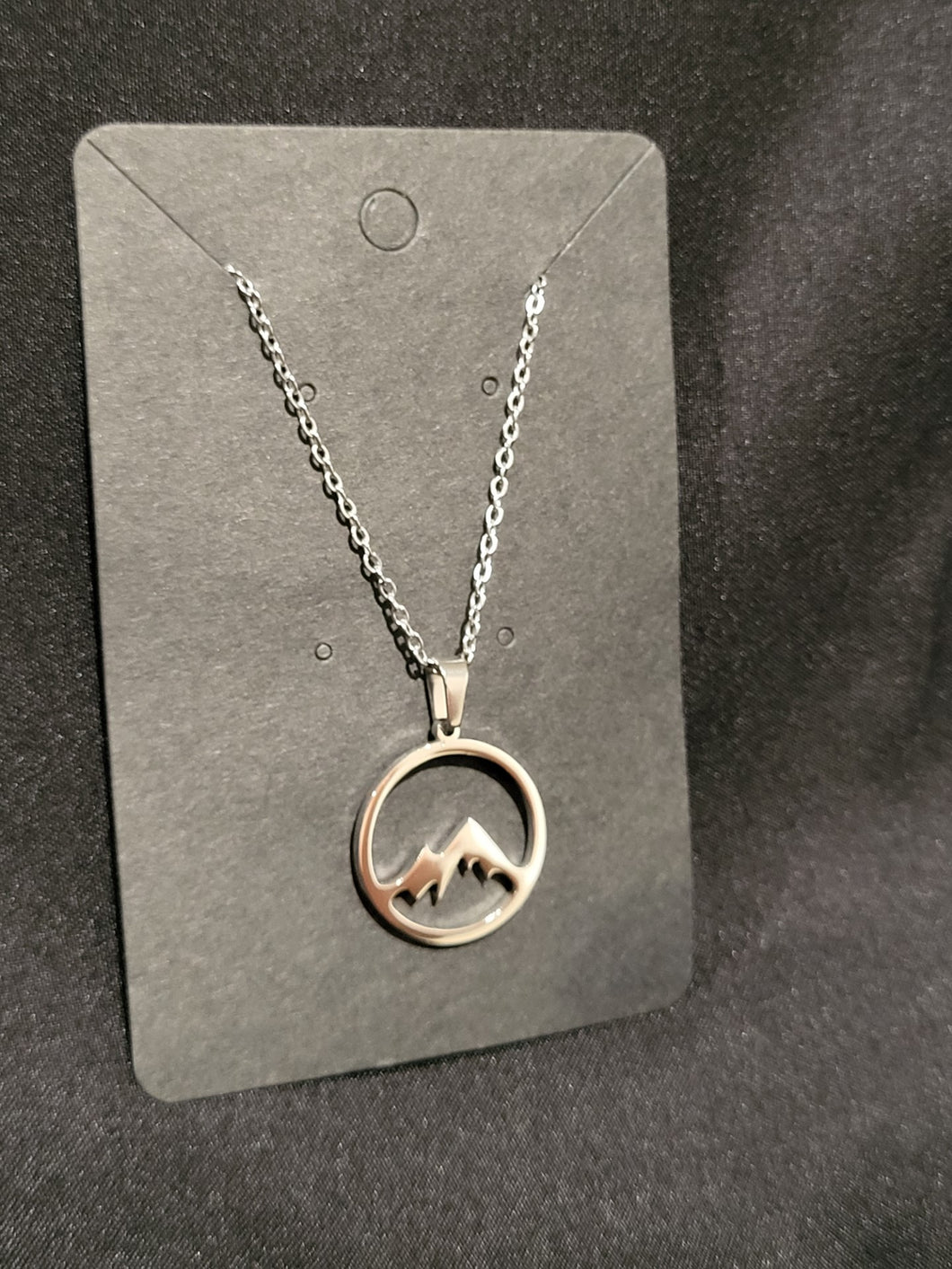 Small Mountain Silver Round Chain Necklace