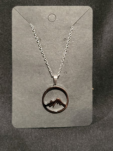 Small Mountain Silver Round Chain Necklace
